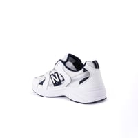 حذاء بي ان ترند نسائي كحلي ابيض