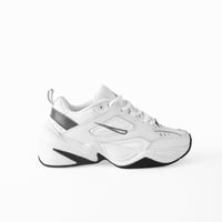 حذاء نايك M2K نسائي ابيض في رمادي