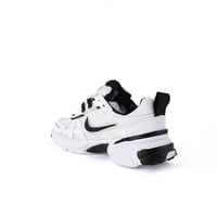 حذاء نايك نسائي ابيض في اسود