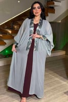 جلابية راقية بتفاصيل أنيقة