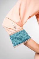 جلابية أنثوية بتفاصيل فيروزية