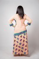 جلابية أنثوية بتفاصيل فيروزية