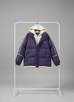 جاكيت R&N المميز – تصميم عصري بخطوط نظيفة