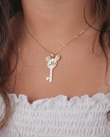 سلسال تاج بالاسم بالعربي أو الانجليزي-متجر نواعم