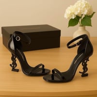 كعب سان لوران درجة أولى