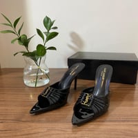 كعب سان لوران درجة أولى