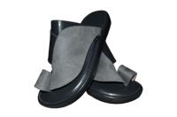 حذاء وطني مخمل