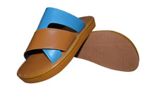 حذاء بتصميم اكس