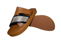 حذاء بتصميم اكس مطرز