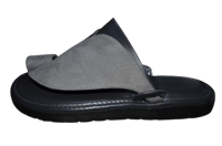 حذاء وطني مخمل