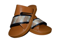 حذاء بتصميم اكس مطرز