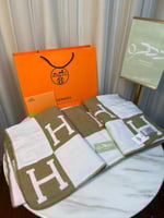 بطانية هيرمس أفالون مع غطاء مخدة - جملي