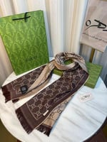 وشاح صوف بشعار GG مطرز من قوتشي