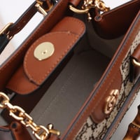 حقيبة يد توت ديانا من قوتشي بشعار G باللون البني