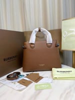 حقيبة توت بانر من بيربري - بني