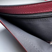 محفظة موست دو كارتييه باللون البرغندي