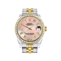 ساعة Rolex نسائية ذات وجه وردي ومزينة بالكريستال