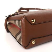 حقيبة توت بانر من بيربري - بني