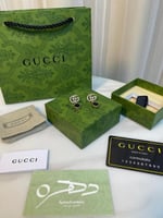 أقراط ماستر بشعار قوتشي كريستالية