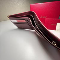 محفظة موست دو كارتييه باللون البرغندي