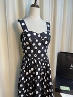 فستان كورسيه من دولتشي آند غابانا مع طبعة منقطة