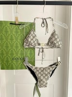 منقوش بالشعار