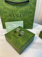 أقراط ماستر بشعار قوتشي كريستالية