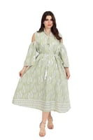 جلابية قصيرة مطرزة مفتوحة من الاكتاف