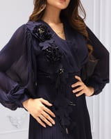 فستان طويل شيفون بكسرات بليسيه