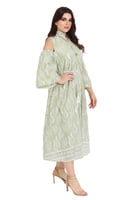 جلابية قصيرة مطرزة مفتوحة من الاكتاف