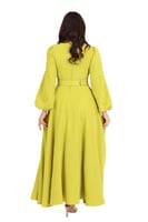 فستان طويل باكمام طويلة مزينة بحبات اللؤلؤ