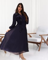 فستان طويل شيفون بكسرات بليسيه