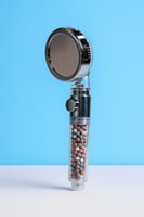 شاور مزود بفلتر كرات معدنية لتنقية المياه