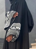 أبيض وأسود