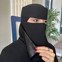 نقاب وسط خط طويل مبطن حرير