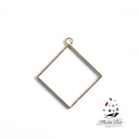 372 - تعليقة شكل معين كبير لون ذهبي