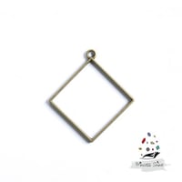 382 - تعليقة شكل معين كبير لون برونزي