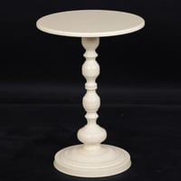 طاولة جانبية لون أبيض