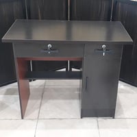 مكتب أبيض عدة مقاسات وألوان