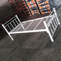 سرير نفر ونفر ونص لون ابيض