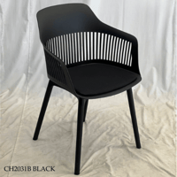 كرسي عدة ألوان