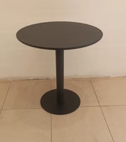 طاولة لون أسود مقاس 70 سم