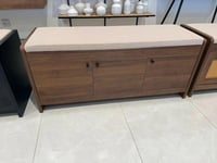 وحدة تخزين مع جلسه لون بني