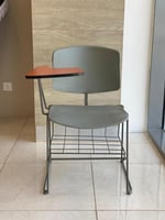 كرسي محاضرات مع طاوله