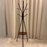 علاقة ملابس مودرن أسود