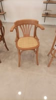 كرسي خشب فاتح