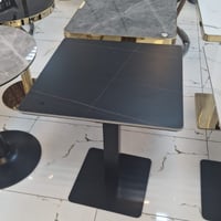 طاولة بورسلان عدة ألوان