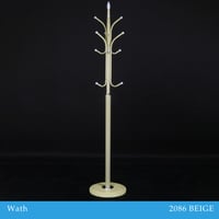 علاقة ملابس لون بيج