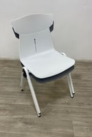 كرسي محاضرات واجتماعات عدة الوان