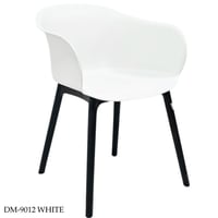 كرسي عدة ألوان